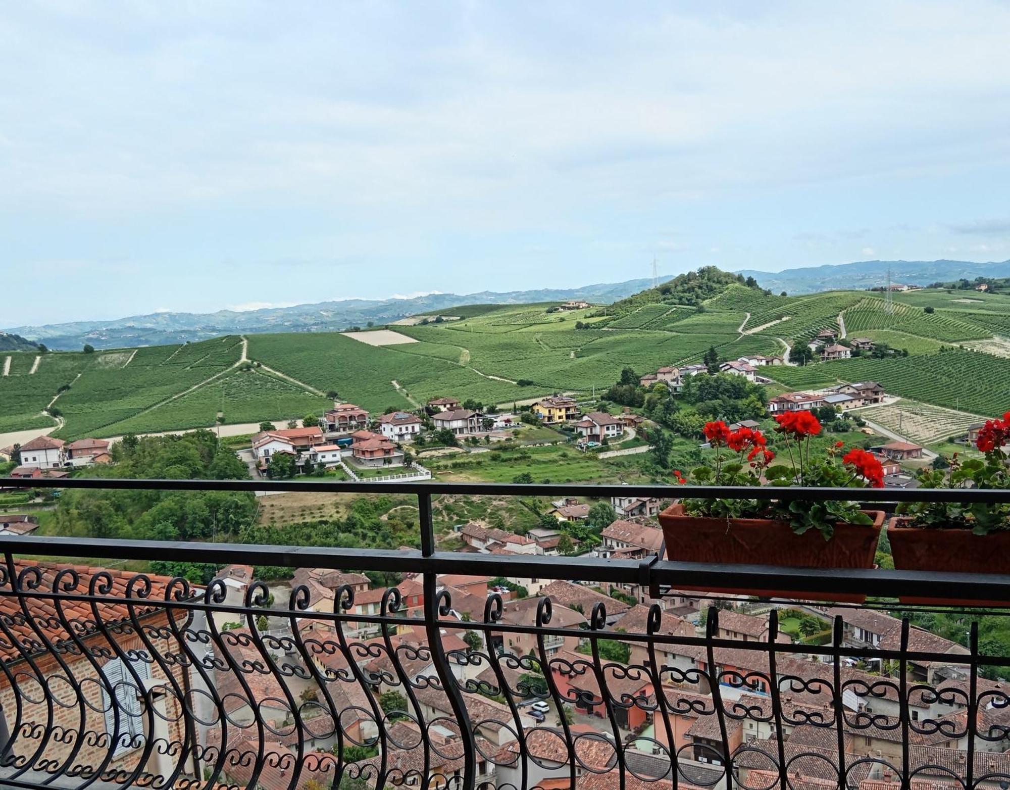 Teresa Al Belvedere Rooms&Holidayapartments Camere&Appartamenti Castellinaldo Kültér fotó